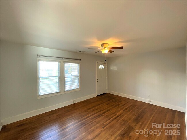 Foto del edificio - 1728 Matheson Ave