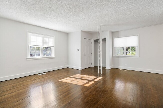 Foto del edificio - 2679 Olympia St