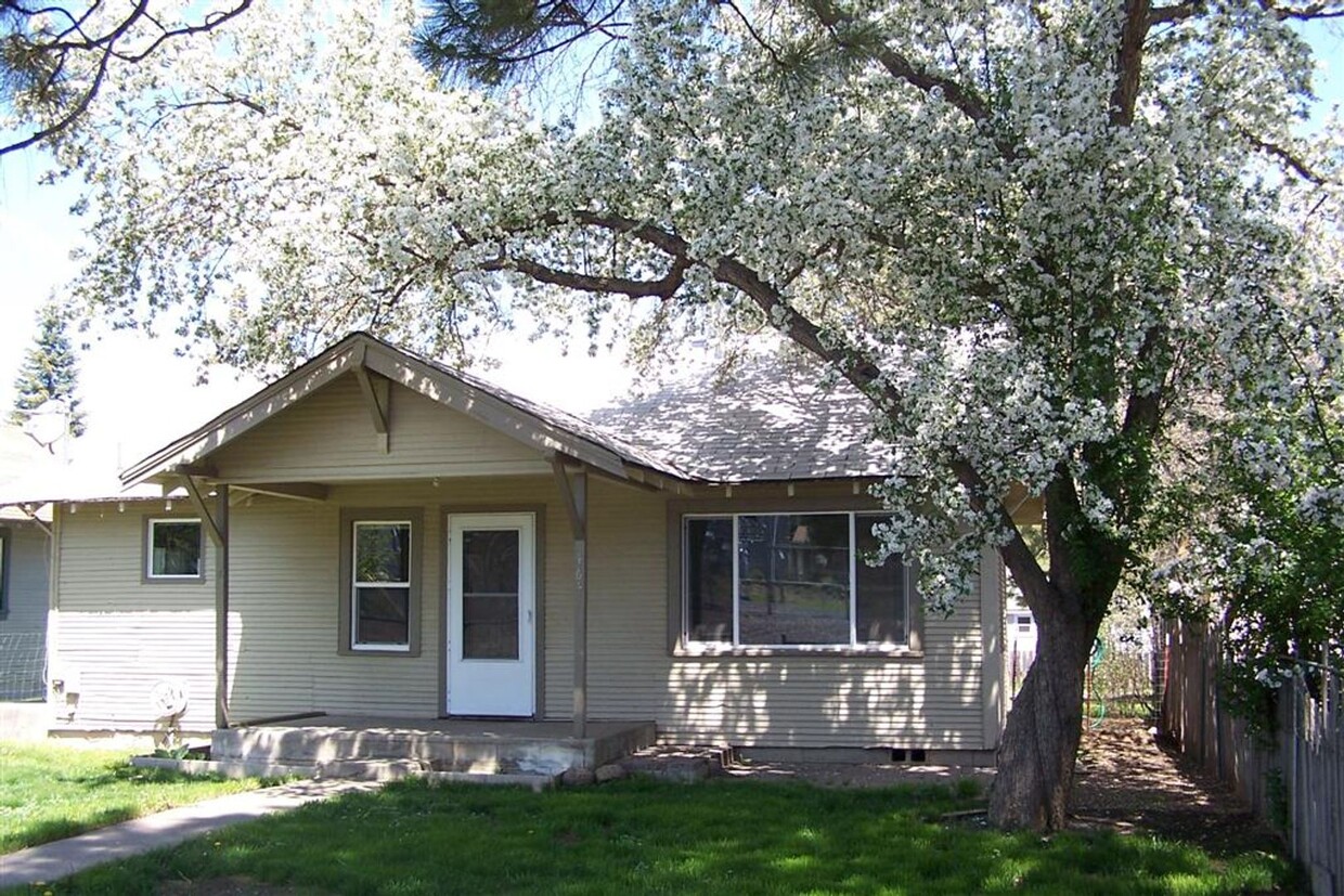 Primary Photo - 464 SE Cleveland Ave