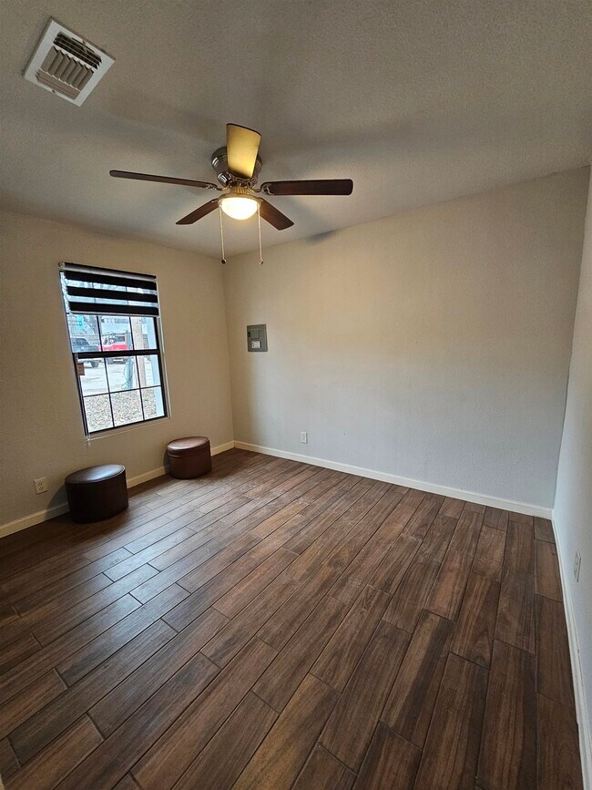 Foto del edificio - 111 Mata Ln