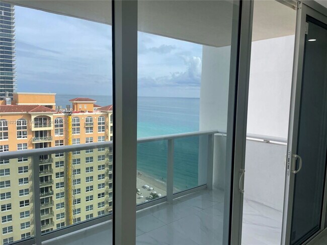 Foto del edificio - 3140 S Ocean Dr