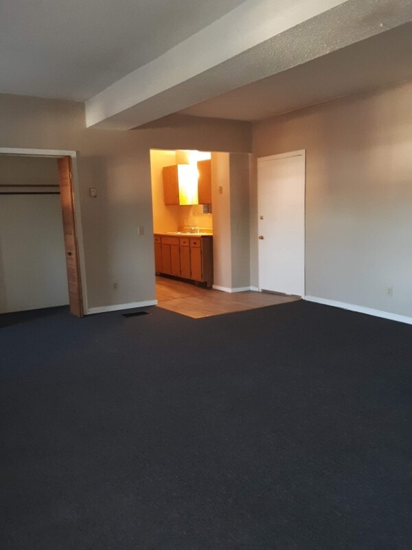 302 W Broadway Unit 2, Fulton, NY 13069 Room for Rent in Fulton, NY