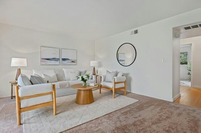 Foto del edificio - 1070 Miramonte Dr