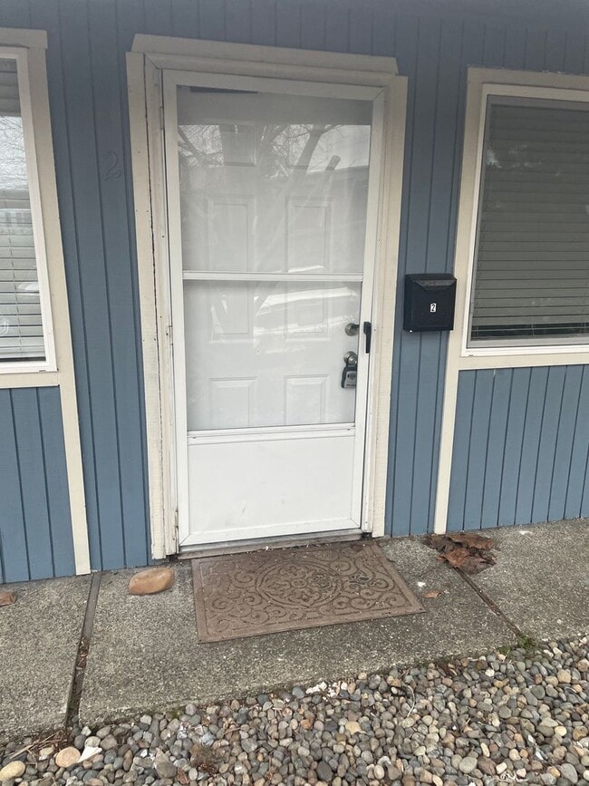 Building Photo - Puyallup Southhill Apartment Complex