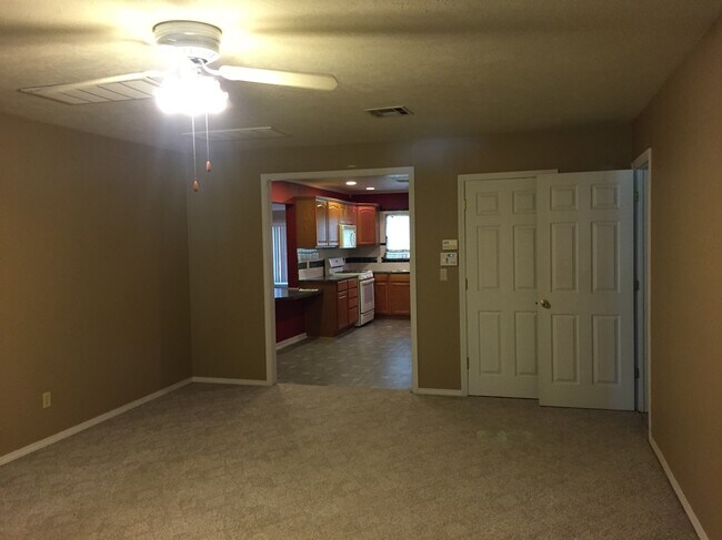 Foto del edificio - 813 S Kings St