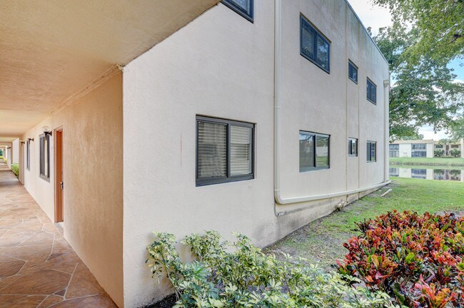 Building Photo - 15090  Ashland Place 153