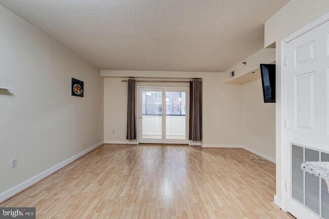 Foto del edificio - 1050 N Taylor St