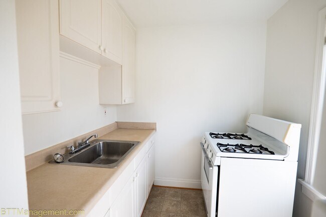 Foto del edificio - 908 Hudson Ave