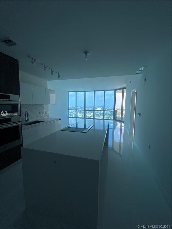 Foto del edificio - 851 NE 1st Ave