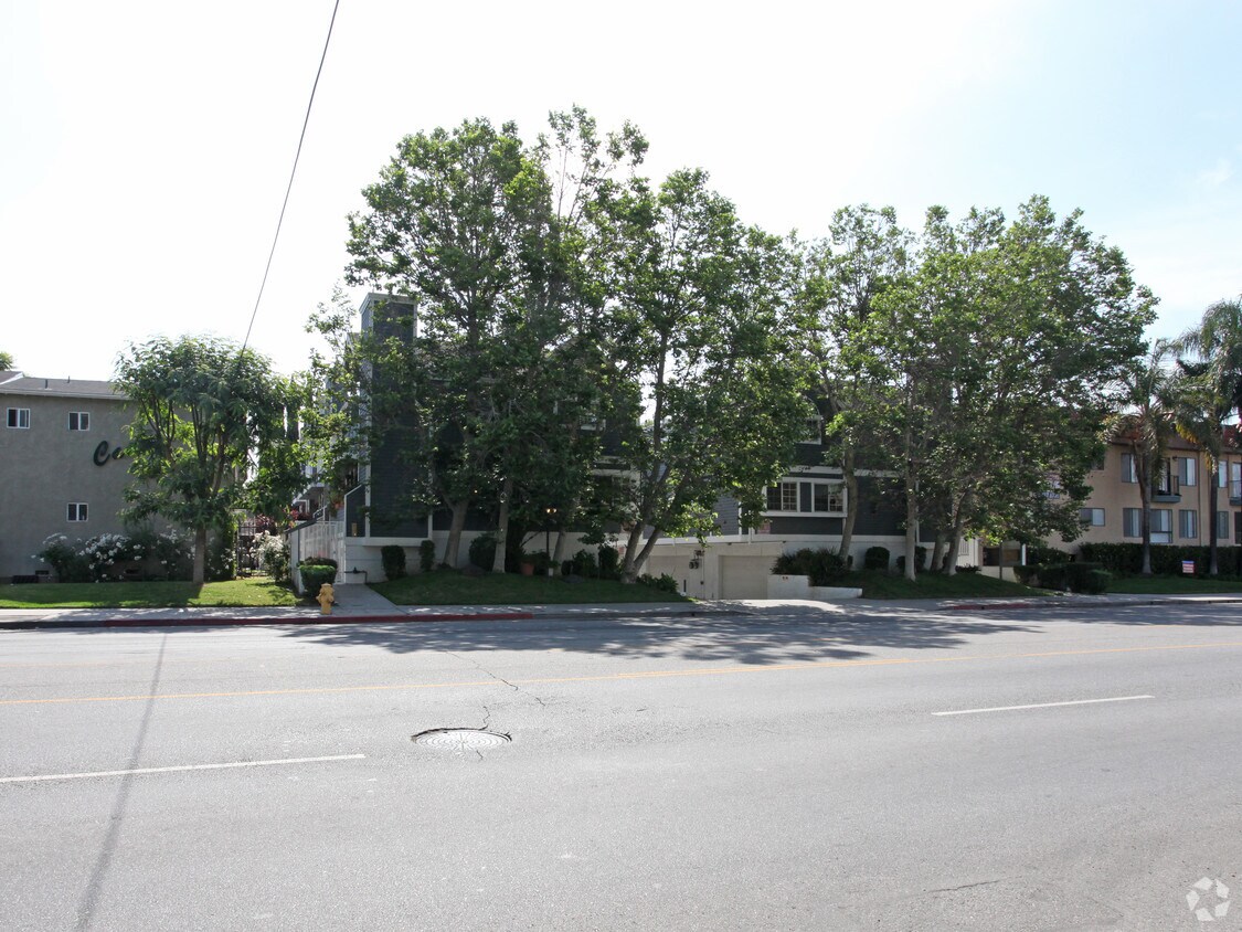 Building Photo - 6926 Kester Ave