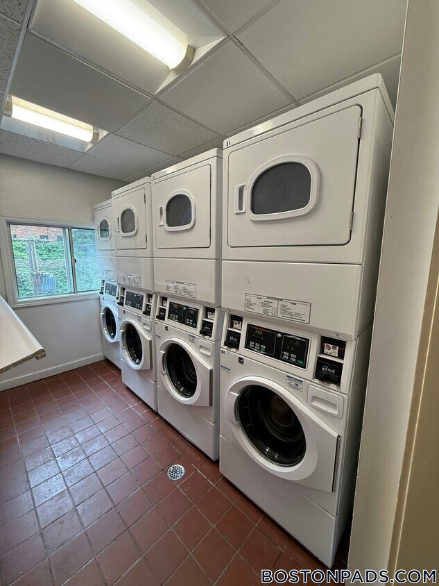 Foto principal - 1223 Beacon St
