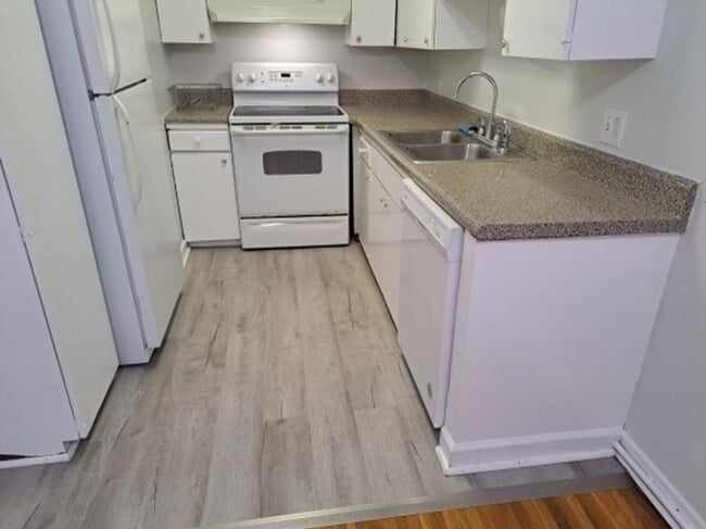 Foto del edificio - 246 White Bridge Pike