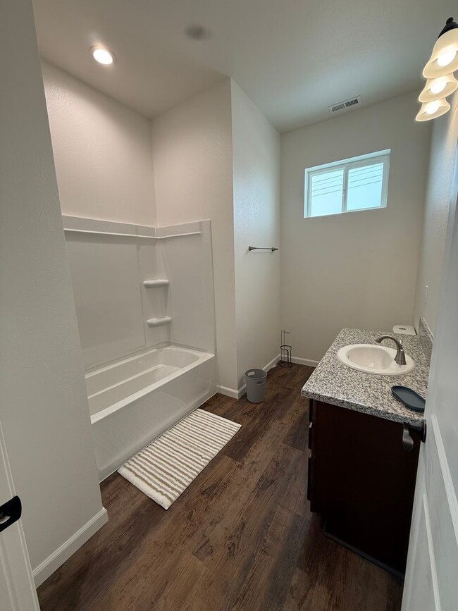 Foto del edificio - Fully Furnished