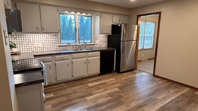 Building Photo - 479 Dohner Dr