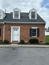 Building Photo - 511 Hickory Rd