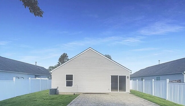 Foto del edificio - Beautiful 2 bed 2 bath with updated kitchen