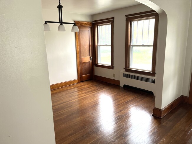 Dining room - 271 Everett St