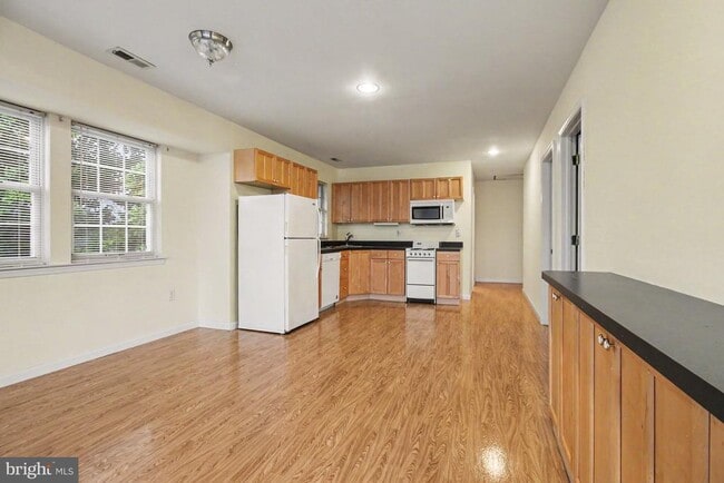 Foto del edificio - 1702 Oakfield Ave