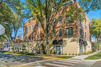 Building Photo - 2400 W Warner Ave