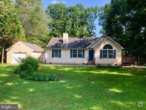 Building Photo - 74 Albertson Ct
