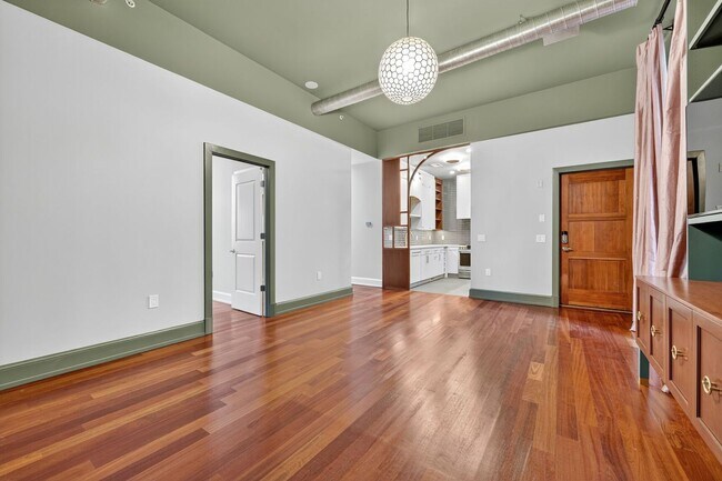 Foto del edificio - Available Now! High End 2 Bed 2 Bath in Lu...