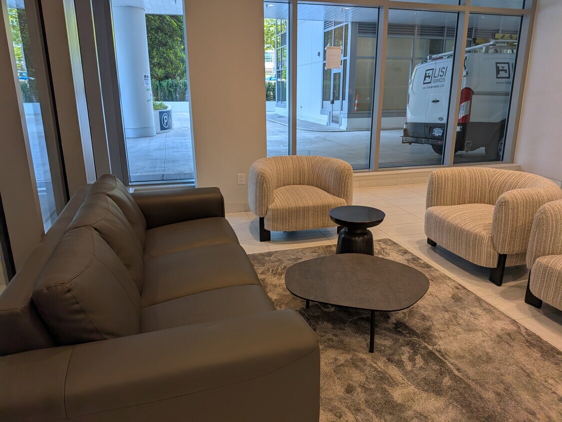 Photo principale - 9675-9675 King George Blvd