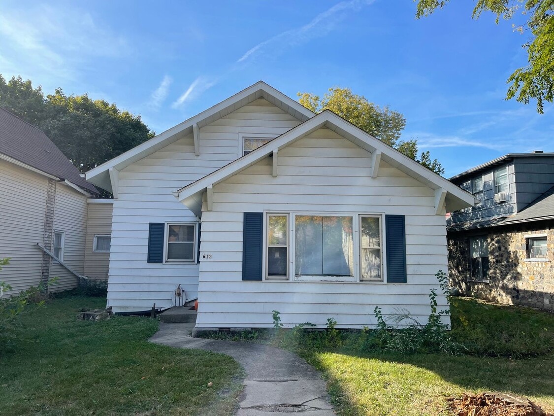 Primary Photo - 3 Bedroom On Evergreen!
