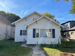 Building Photo - 613 Evergreen St
