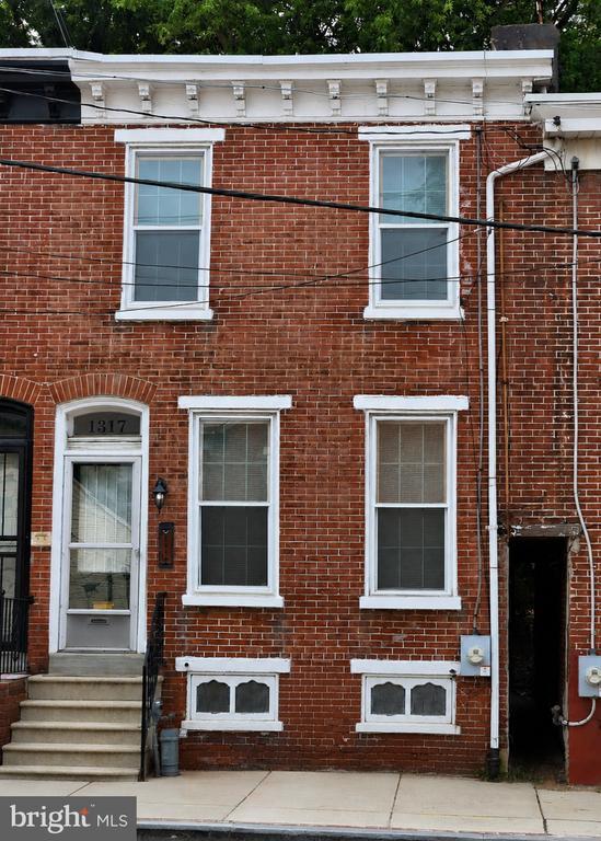 Building Photo - 1317 N Walnut St