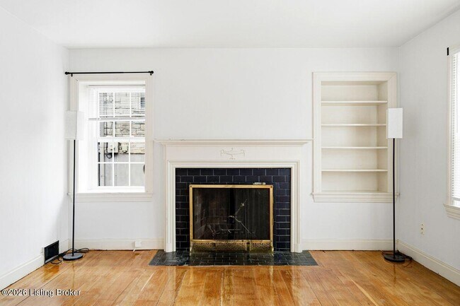 Building Photo - 1209 Valley Dr