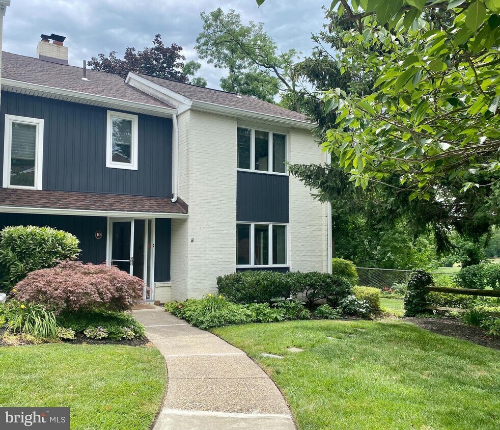 10 W Close, Moorestown, NJ 08057 Townhome Rentals in Moorestown NJ