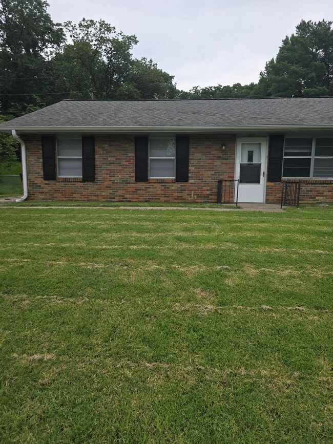 Building Photo - 1713-1715-1715 Stanford Dr