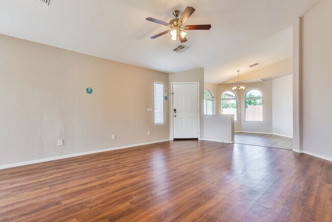 Foto del edificio - 115 N Ramada Cir