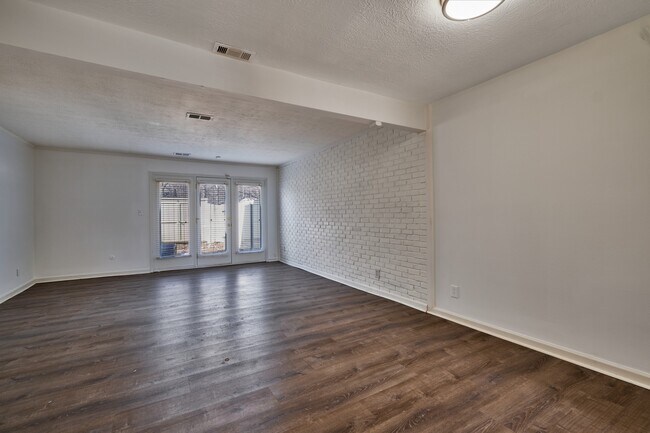 Foto del edificio - 1364 Tishman Ln