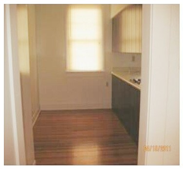 Foto del edificio - Spacious Upper Duplex