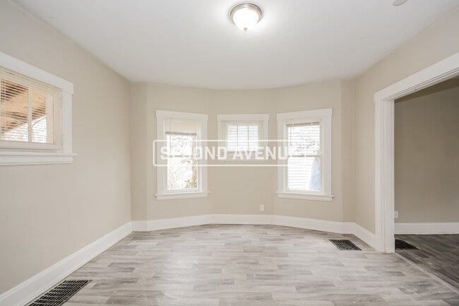 Foto del edificio - 4692 Winton Rd