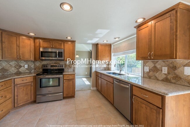 Building Photo - Spacious 3 Bedroom Home in Happy Valley - ...