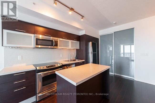 Photo du bâtiment - 386-4386 Yonge St