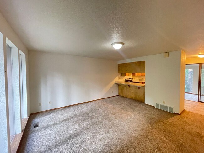 Building Photo - Post Falls House with Acreage!