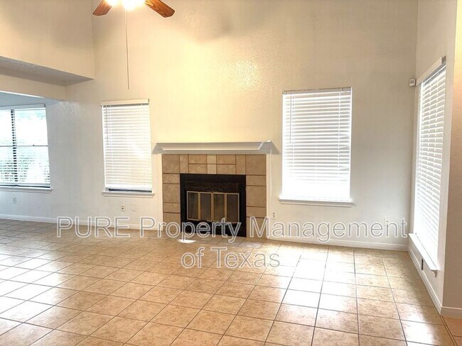 Foto del edificio - 14413 Tiffer Ln