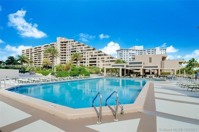 Building Photo - 251 Crandon Blvd