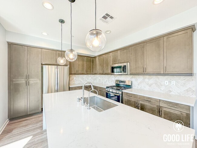 Building Photo - SD: Modern 3BD/3.5BA Townhome in Otay Ranch with Bonus Room, Private Patio & Whole-Home Water Sof...