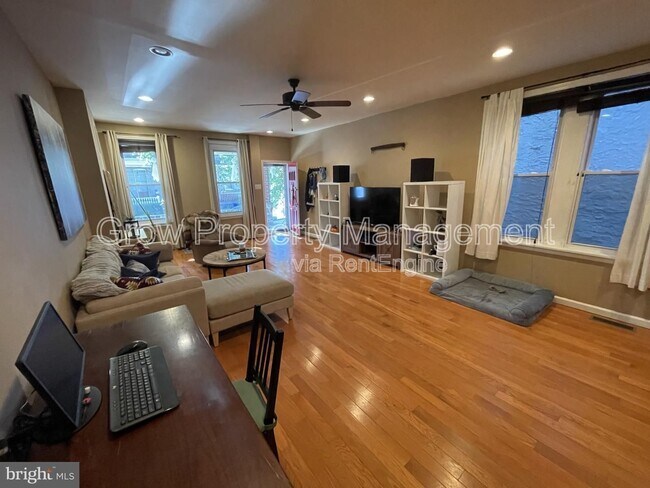 Foto del edificio - 4651 Sheldon St