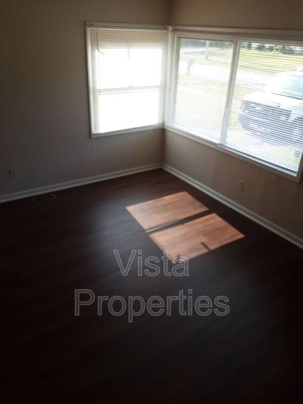 Building Photo - 5215 Red Oak Ln
