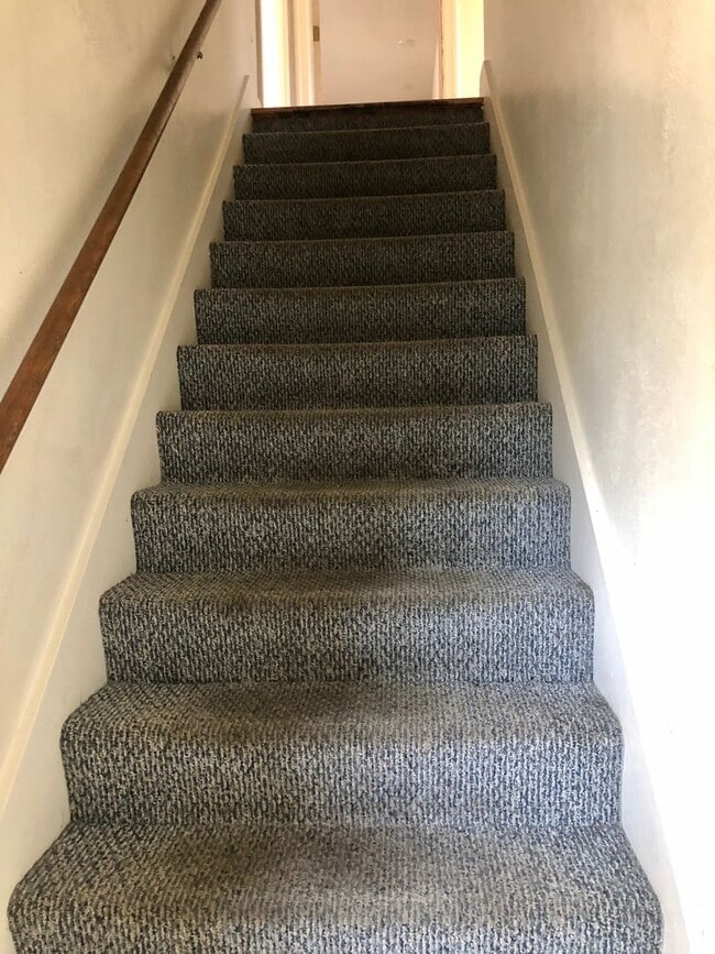 Building Photo - 527 Taylor Ave