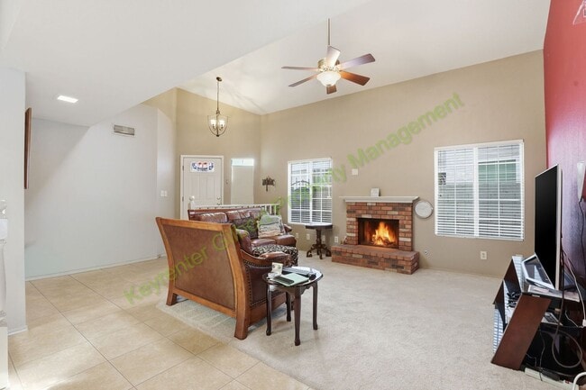 Building Photo - Lakefront Gilbert Home in Prime Location Near Parks, Shopping & Easy Freeway Access