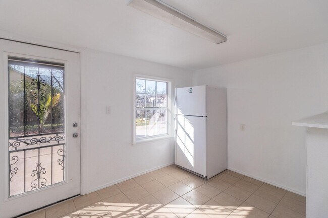 Foto del edificio - 8004 Mendez St