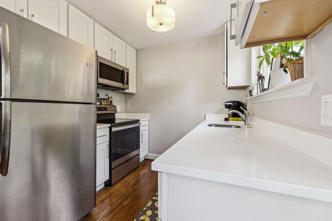 Building Photo - Amazingly Updated Cape Cod Just North of K...