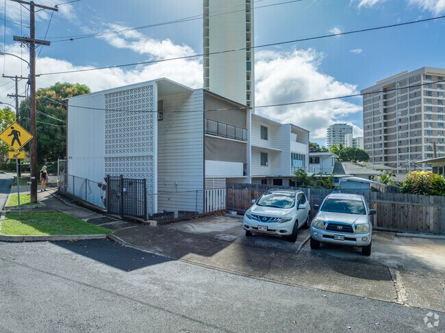 Building Photo - 1651 Mott-Smith Dr