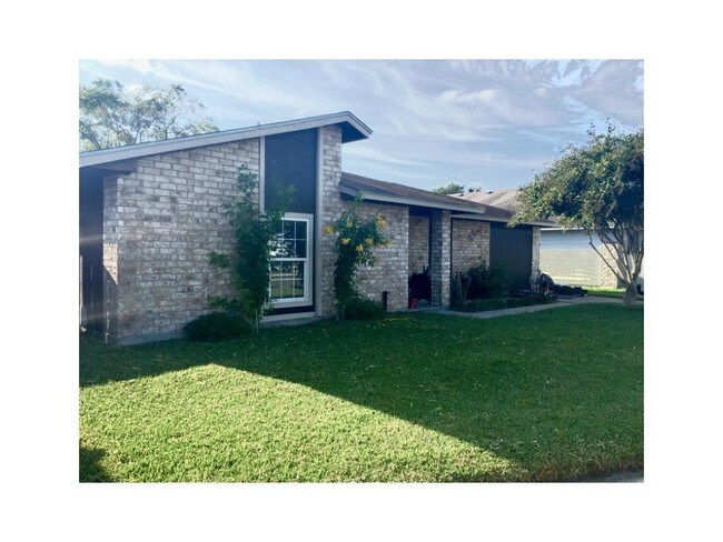 Building Photo - 2314 Manitoba Dr